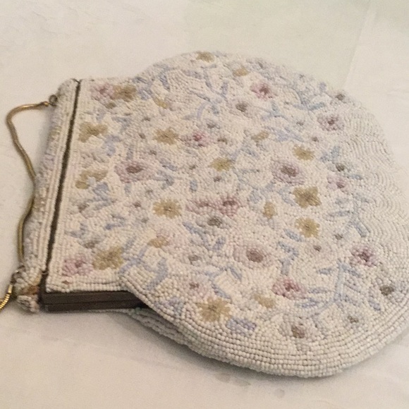 Gorgeous vintage beaded bag -floral pattern - Picture 8 of 8